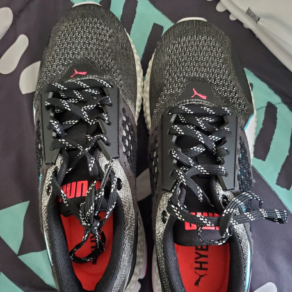 Puma Hybrid women's sneakers.